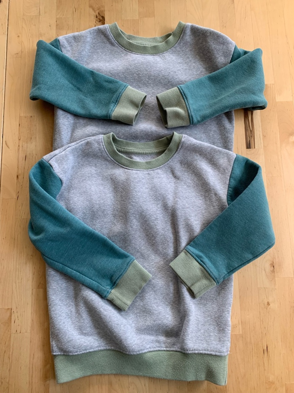 Cat and Jack - 4T - 2 Sweatshirts